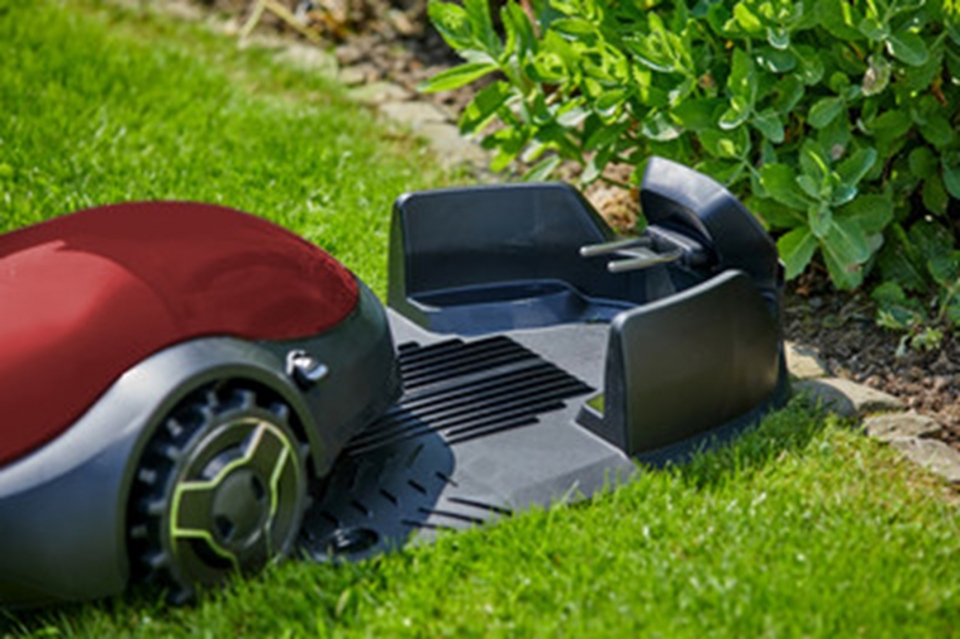 15 días con un robot cortacésped: esto es lo más parecido a usar una Roomba  en tu jardín